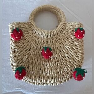 Savanna strawberry woven handbag